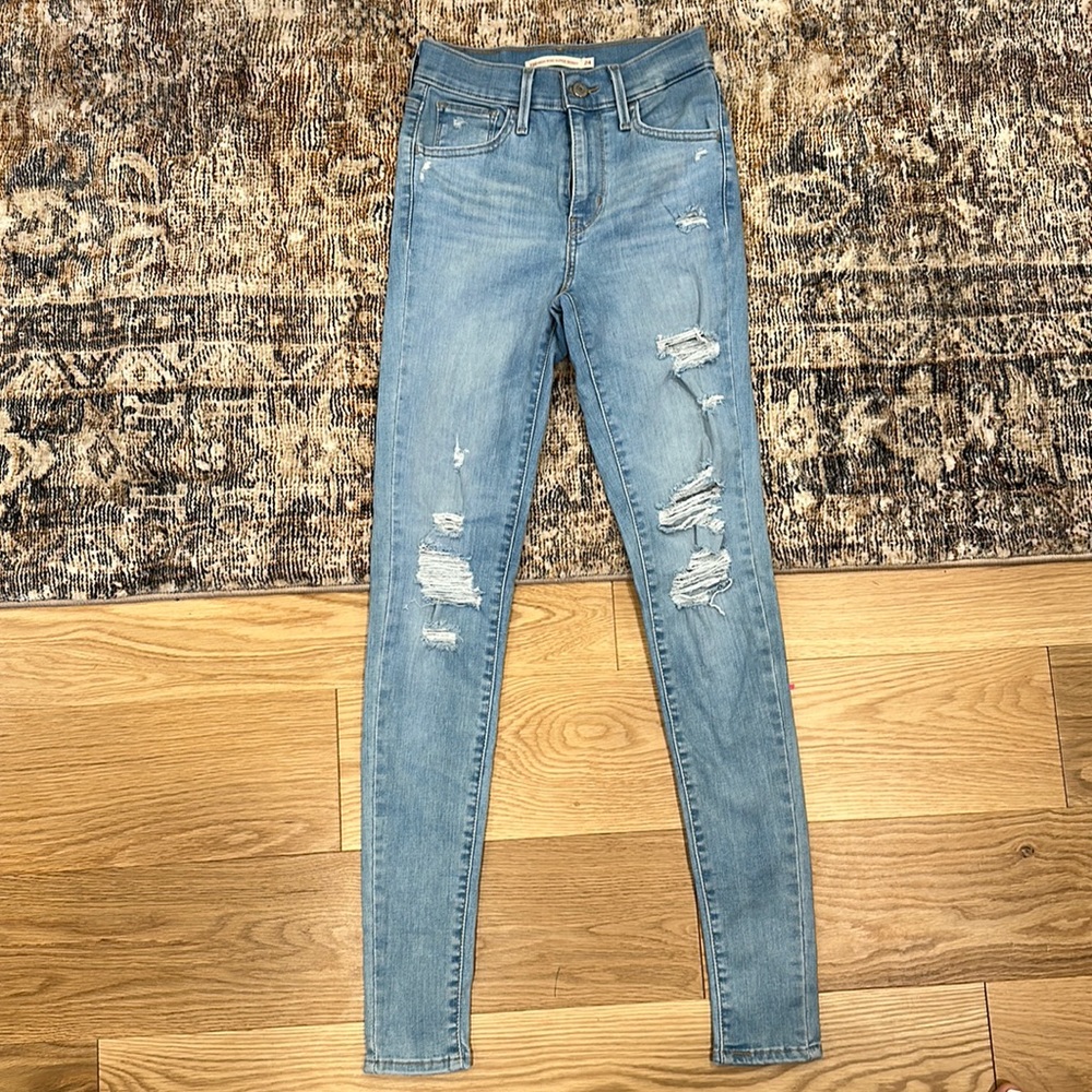EUC Levi 720 High Rise Super Skinny Jeans Ripped Distressed 24
